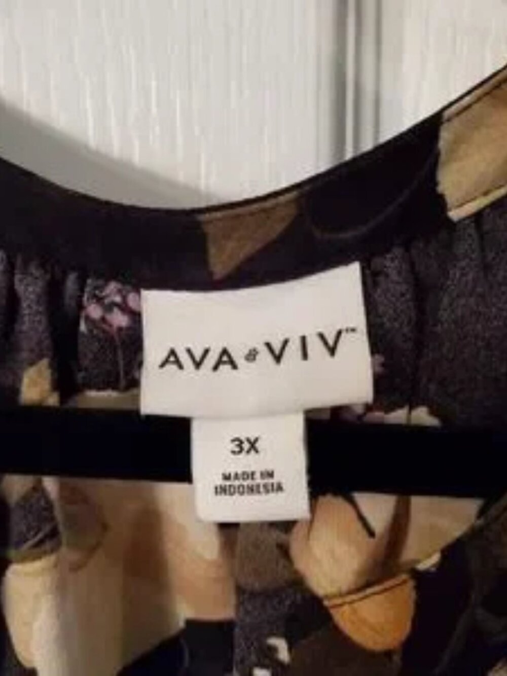 Beautiful blouse - Picture 2 of 5